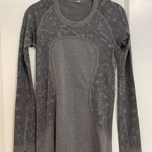 Lululemon Run: Swiftly Tech Long Sleeve Crew in Heathered Grey